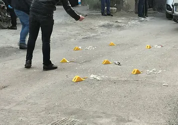 Adana’da sokakta ses bombası patladı