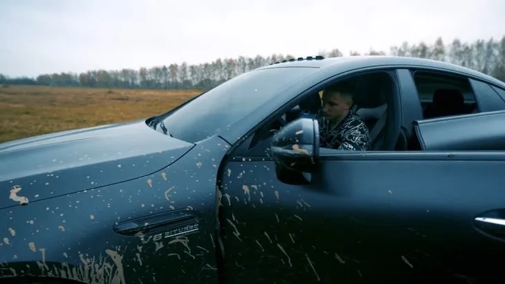 Sürekli arızalandığı için milyonluk Mercedes’i benzin döküp yaktı