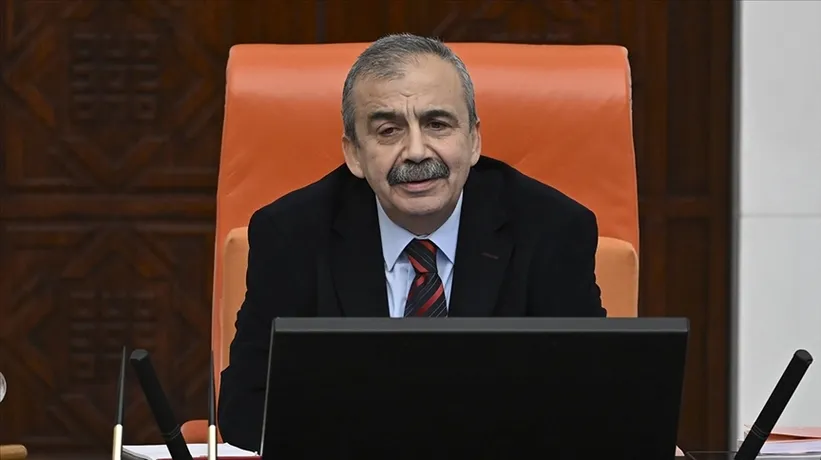 Sırrı Süreyya Önder'e veda mesajları! Ünlüler peş peşe paylaştı