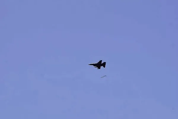 Yunanistan ateşle oynuyor! Ege’de yeni tahrik: Rodos ve Midilli’de saldırı helikopterleri, tankçı ve topçu birlikleri...