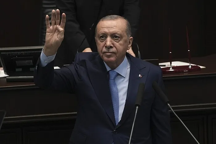 Gerekirse baldıran zehrini de içeriz