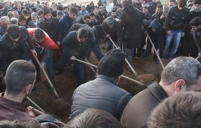 İzmir şehidimiz Fethi Sekin son yolculuğuna uğurlandı - 5