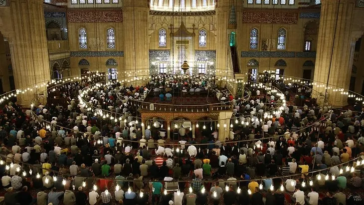 Bayram namazı saat kaçta? 2 Mayıs 2022 il il bayram namazı saatleri | İstanbul, Ankara, İzmir bayram namazı kaçta?