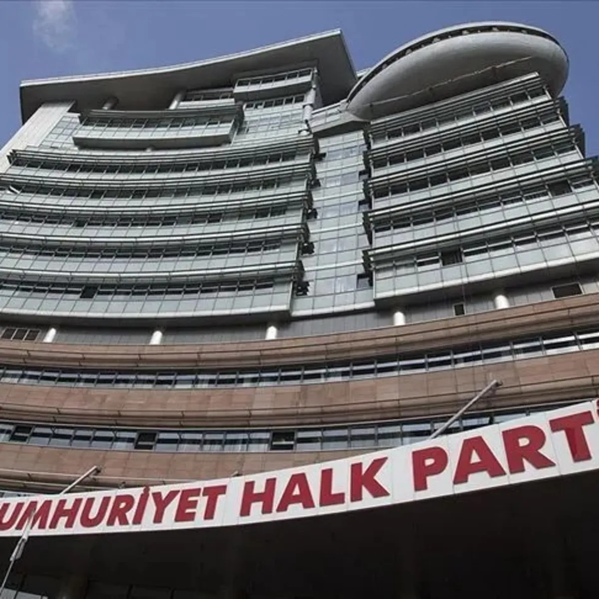 Ana Muhalefet Partisinde Geniş Çaplı Ayrılıklar Yaşandı