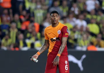 Galatasaray'da Van Aanholt ile yollar ayrıldı! KAP açıklaması geldi