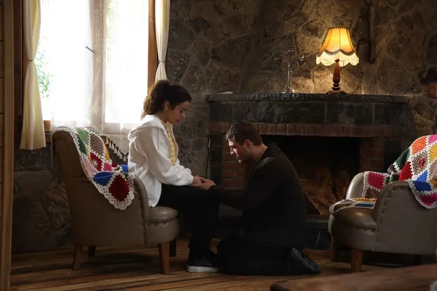 ates-kuslari-yeni-bolum-izle-atv-ates-kuslari-14-bolum-full-hd-kesintisiz-anlik-sifresiz-canli-seyret-gulayse-1682701394663.jpg ATEŞ KUŞLARI 15. bölüm fragmanı yayınlandı mı? ATV Ateş Kuşları 14. bölüm tamamını izle! Gülayşe, Barbaros'un duygularına ne diyecek? - 4
