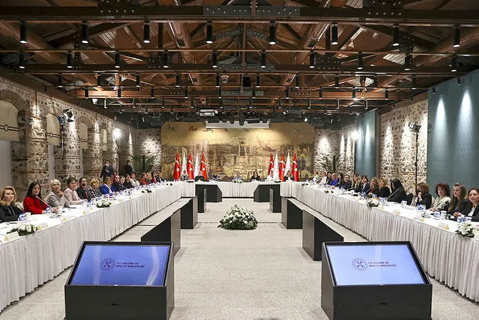 Hazine ve Maliye Bakanı Nureddin Nebati'den kadın iş dünyası ile kritik görüşme - 1