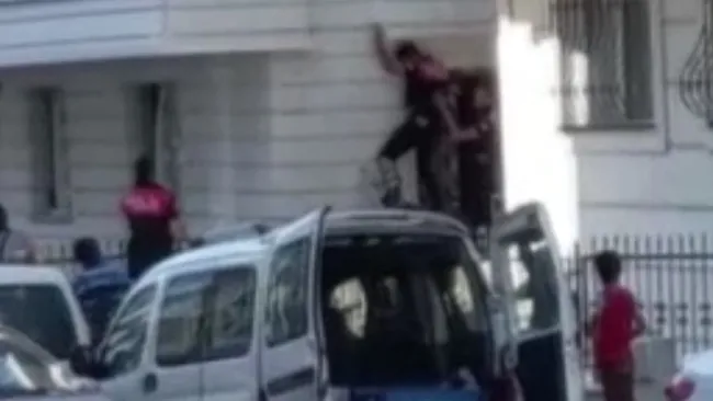 İstanbul'da şoke eden olay! “Üzerimde silah var” diyerek 3 kadının olduğu eve girdi - 4