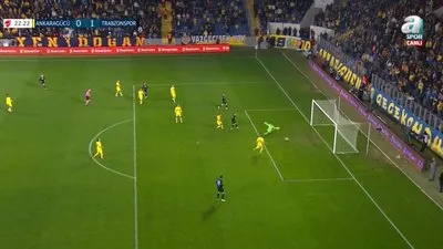 Trabzonspor Abdülkadir Ömür ile öne geçti