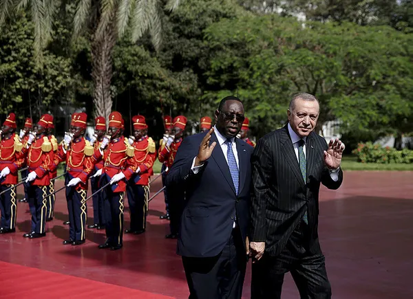 Son dakika: Başkan Erdoğan Senegal’de resmi karşılama töreni! Macky Sall tarafından böyle karşılandı...