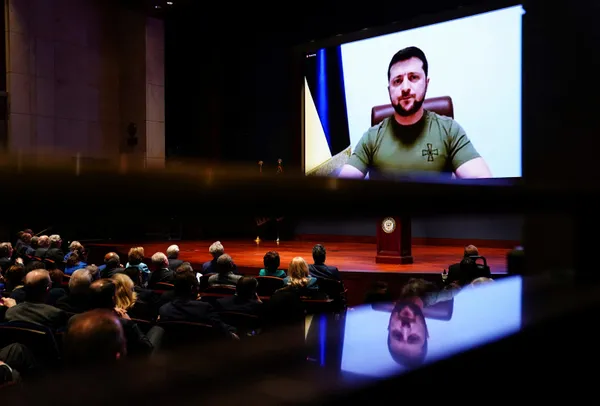 son-dakika-ukrayna-cumhurbaskani-zelenskiy-abd-kongresine-seslendi-su-an-bombalar-altinda-konusuyorum-1647437749011.jpg Son dakika: Ukrayna Cumhurbaşkanı Zelenskiy ABD Kongresi'ne seslendi: Şu an bombalar altında konuşuyorum - 3