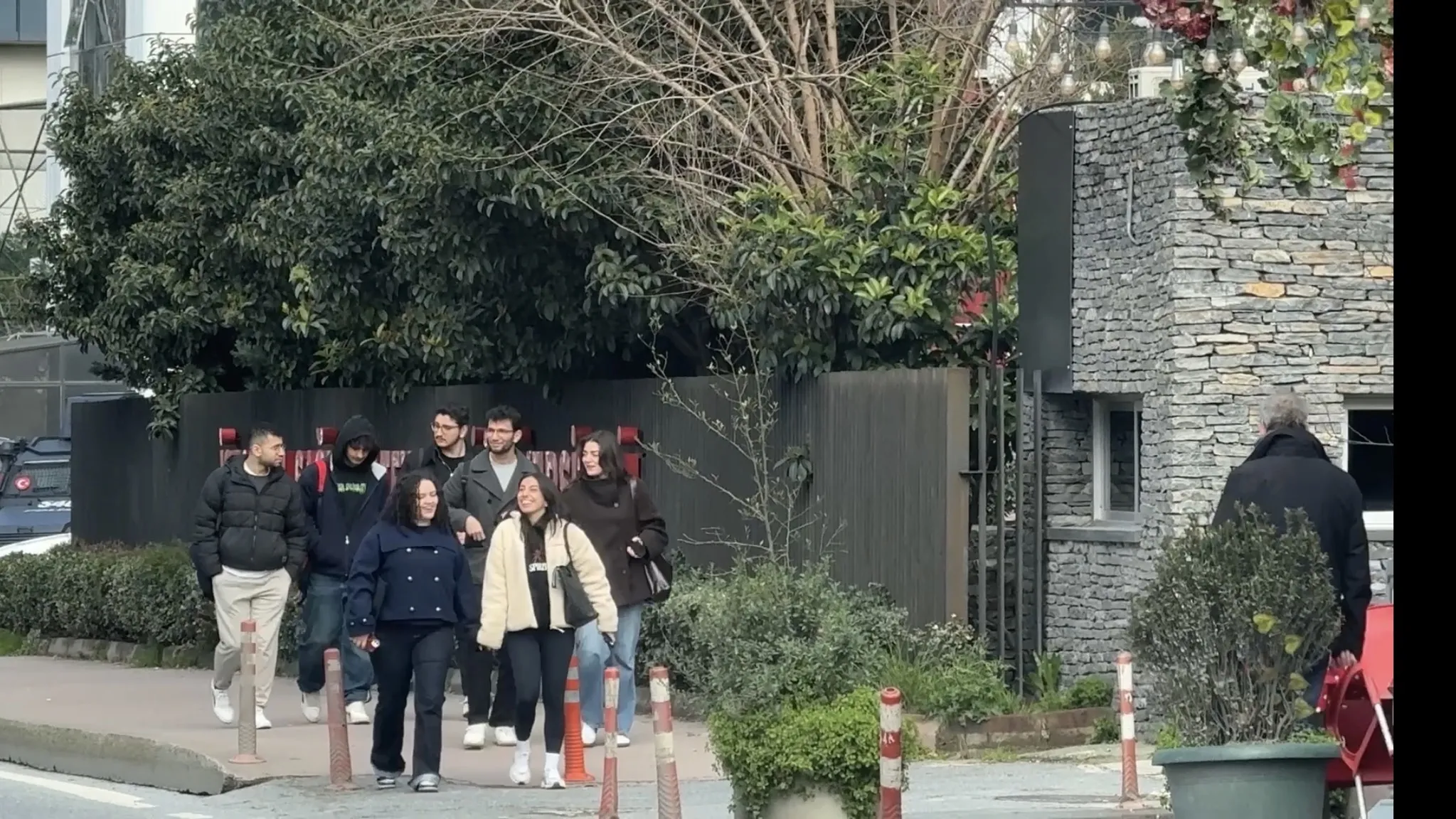 Üniversitede 'dönem ödevi' kavgası! Merdivenlere çağırıp dehşeti yaşattı