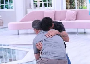 Ömür Kurşun hem annesini hem babasını Esra Erol’da buldu! Kavuşma anları yürekleri parçaladı