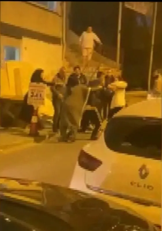 genc-kiza-kabusu-yasatti-cigliklari-duyan-oraya-kostu-1641458696144.jpg Genç kıza kabusu yaşattı! Çığlıkları duyan oraya koştu - 2