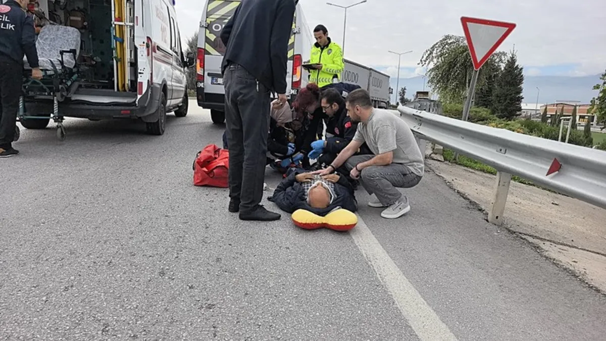 Bursa'da servis yayaya çarptı ağır yaraladı