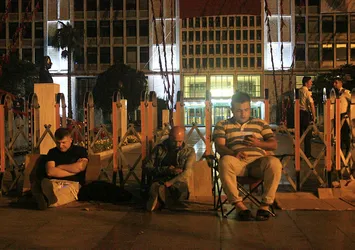 İmamoğlu'na büyük tepki! İstanbul Büyükşehir Belediyesi önündeki eylem sürüyor