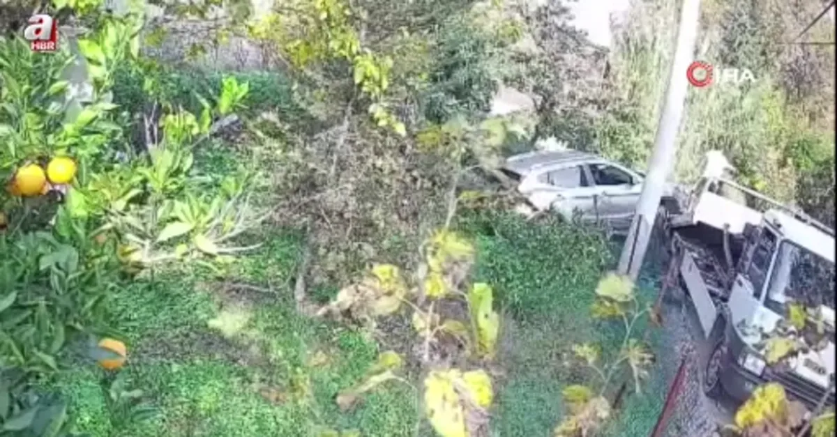 Geri viteste unutulan araç rampadan uçtu
