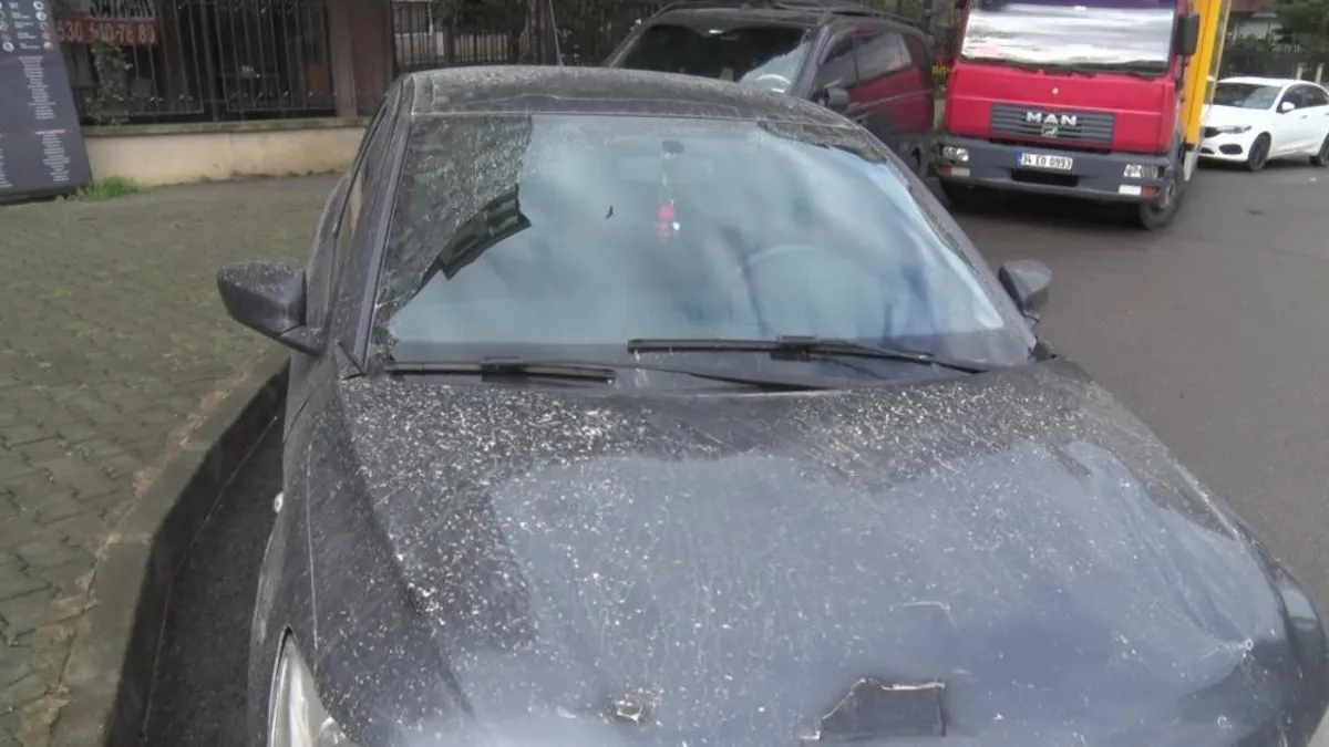 İstanbul'a çamur yağdı: Arabalarda yoğun çamur