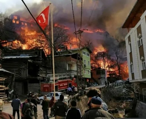 Son dakika: Artvin'de korkutan yangın! İçişleri Bakanlığı'ndan Artvin'deki yangın hakkında flaş açıklama - 1