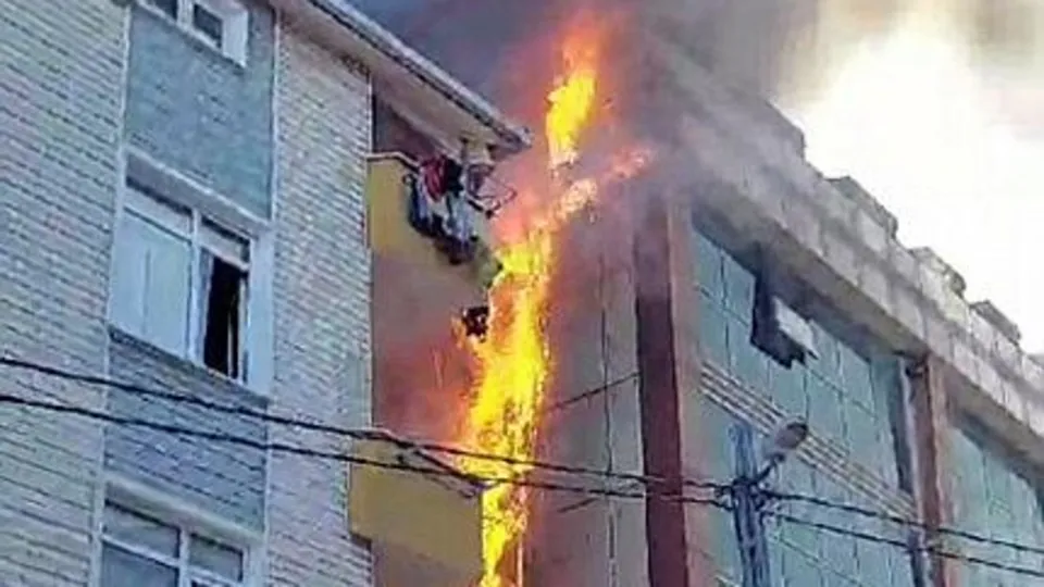 Ataşehir’de 5 katlı binada yangın!