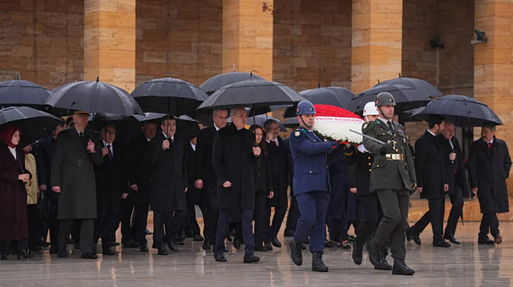 Devlet erkanı Anıtkabir'i ziyaret etti