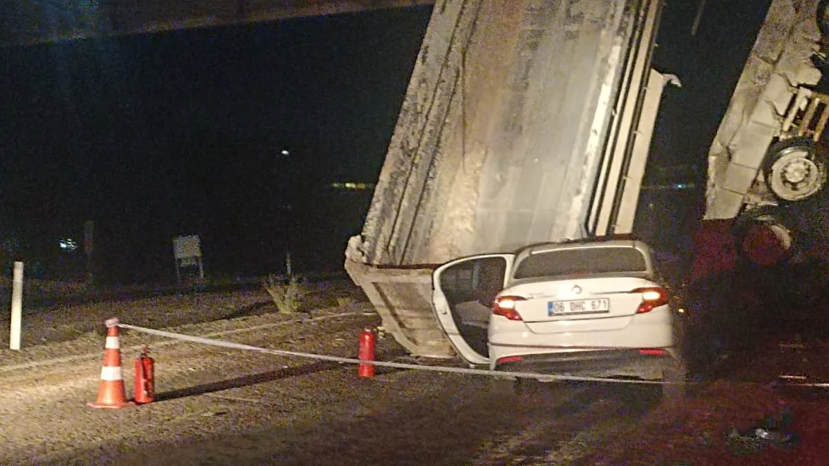 Ankara'da kamyon faciası! Damperi açılan kamyona otomobil çarptı: 1 ölü 3 yaralı