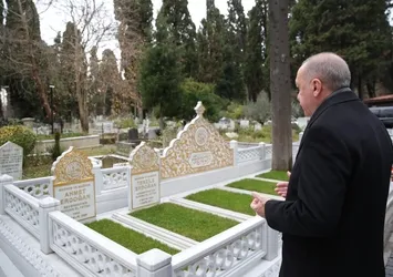 Başkan Erdoğan, annesi ve babasının kabirlerini ziyaret etti