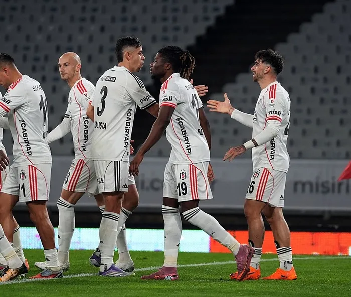 besiktas-olimpiyatta-galibiyete-uctu-siyah-beyazlilar-deplasmanda-hata-yapmadi-1764529617007.jpeg Fotoğraf (İHA)