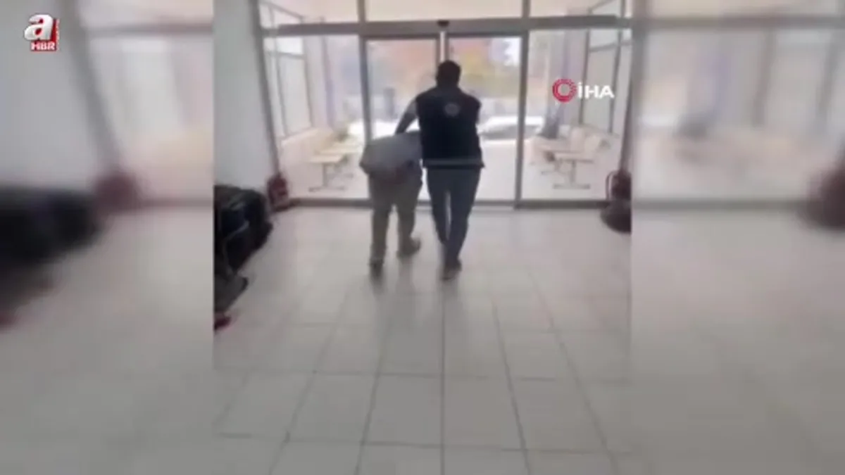 Hatay'da aracıyla tıka basa göçmen taşıyan insan taciri tutuklandı