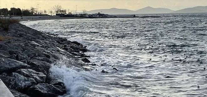 İstanbul’da vapur seferlerine lodos engeli