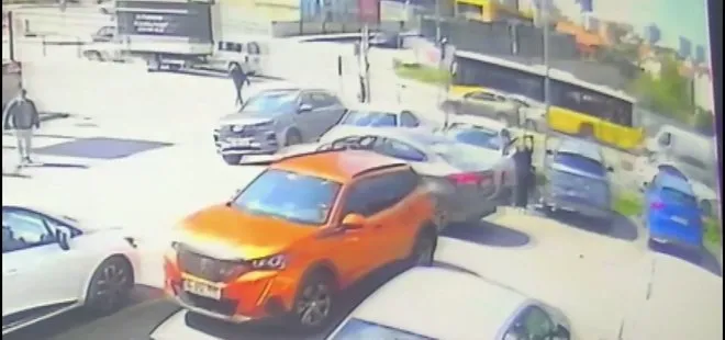 Ataşehir'de motosiklet yayaya çarptı!
