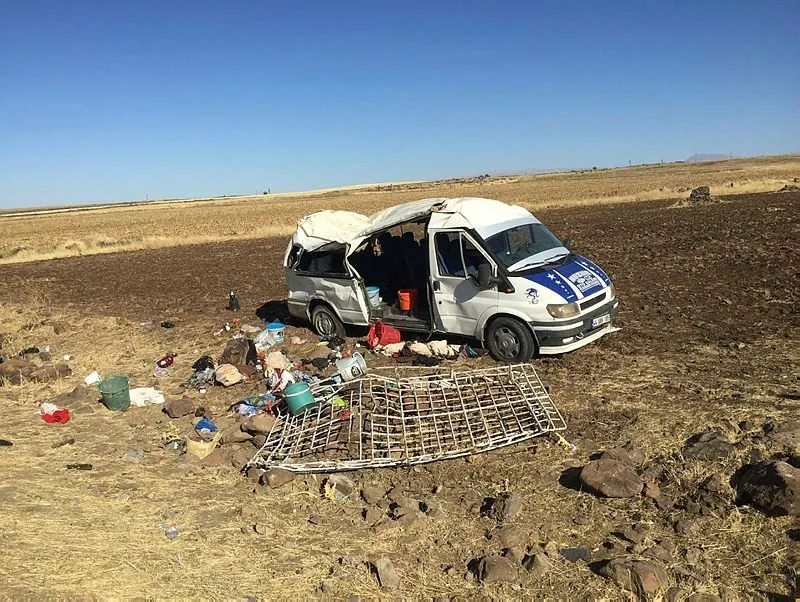 Sanliurfa Da Feci Kaza Iscileri Tasiyan Minibus Devrildi