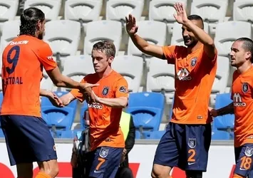 Başakşehir, Akhisar Belediyespor'u 5-1 yendi