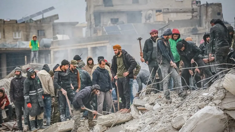 Merkez üssü Kahramanmaraş olan büyük deprem için Türkiye tek yürek: Deprem bölgesine yardım seferberliği başlatıldı
