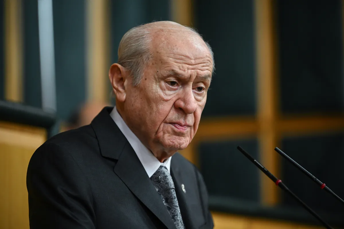 bahceliden-azerbaycan-yorumu-nifak-tohumlarina-izin-verilmemeli-1791981046991.jpg Bahçeli'den Türkiye-Azerbaycan kardeşliğine vurgu: Nifak tohumlarına izin verilmemeli - 2