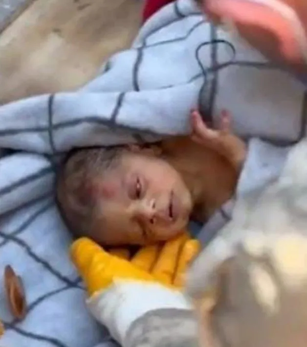 Kahramanmaraş depremin mucize bebekleri! Yeniden doğdular