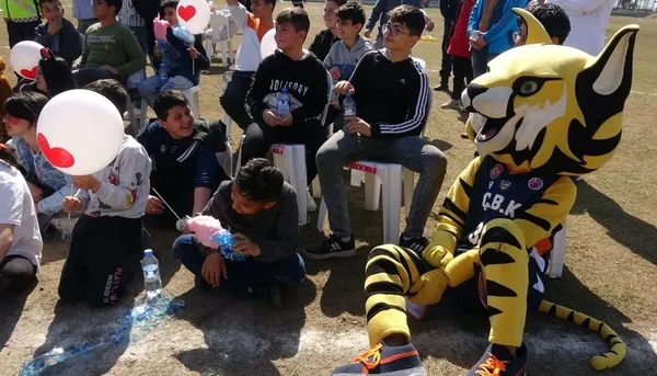 1678366205723.jpg Asrın felaketinin yaraları sarılıyor! Jandarma depremzede çocukların yanında - 2