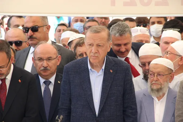 Son dakika: Başkan Recep Tayyip Erdoğan Hakan Hilmi Füzün’un cenaze törenine katıldı