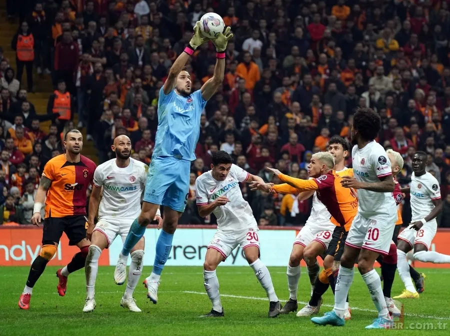 Okan Buruk'tan transfer sözleri: Çalışmalar var 22