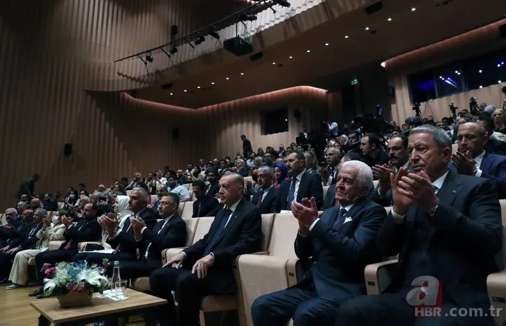 Başkan Erdoğan Necip Fazıl’ın mücadelesini anlatan sergiyi gezdi