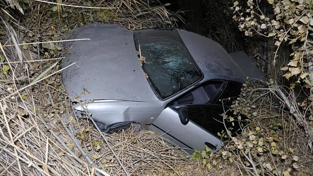 Aksaray'da kontrolden çıkan otomobil şarampole uçtu! 2'si ağır 4 yaralı