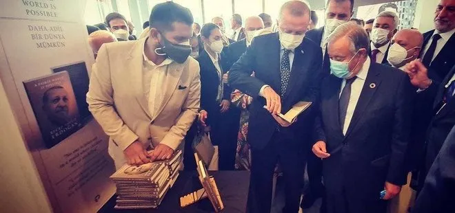 Başkan Recep Tayyip Erdoğan kaleme aldığı Daha Adil Bir Dünya Mümkün adlı kitabı imzalayarak BM Genel Sekreteri Antonio Guterres’e hediye etti