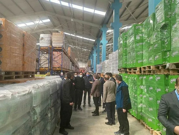 Aksaray Valisi stokçulara baskın yaptı! Market rafında olmayan ayçiçek yağı depodan çıktı - 9