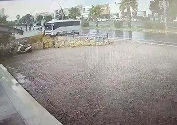 Muğla'da kontrolden çıkan midibüs ters döndü! O anların görüntüsü ortaya çıktı