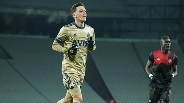 Mesut Özil’in İstiklal Marşı’nı okuması Alman basınında geniş yankı buldu!