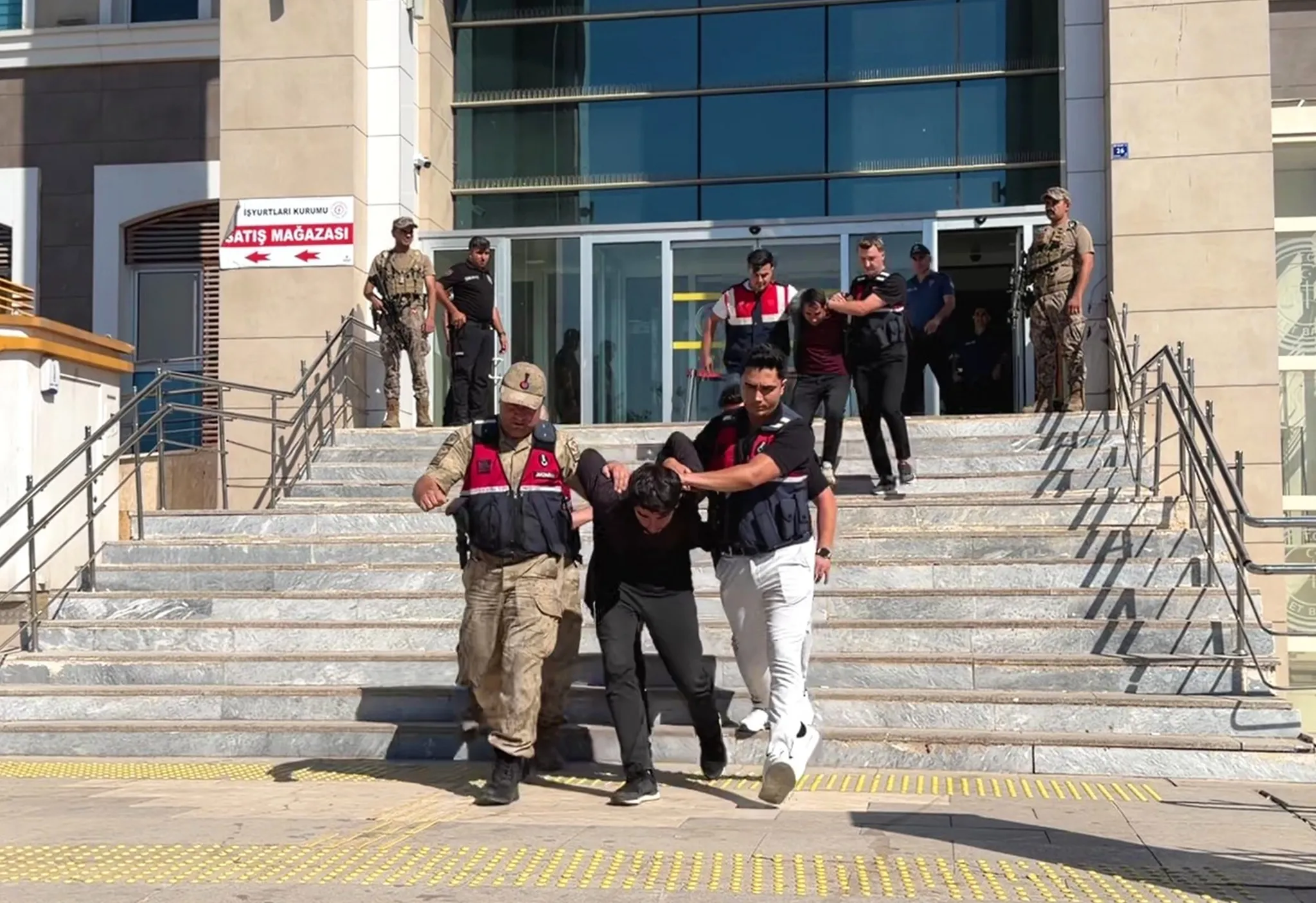 Şanlıurfa'da cinsel saldırı soruşturmasında 14 tutuklama