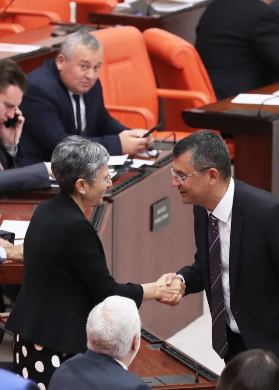 chpnin-ulke-yonetimi-vadettigi-hdp-yargi-mensuplarini-tehdit-etti-gelecekte-yargilanacaksiniz-1666018415504.jpg CHP'nin ülke yönetimi vadettiği HDP yargı mensuplarını tehdit etti: Gelecekte yargılanacaksınız - 3