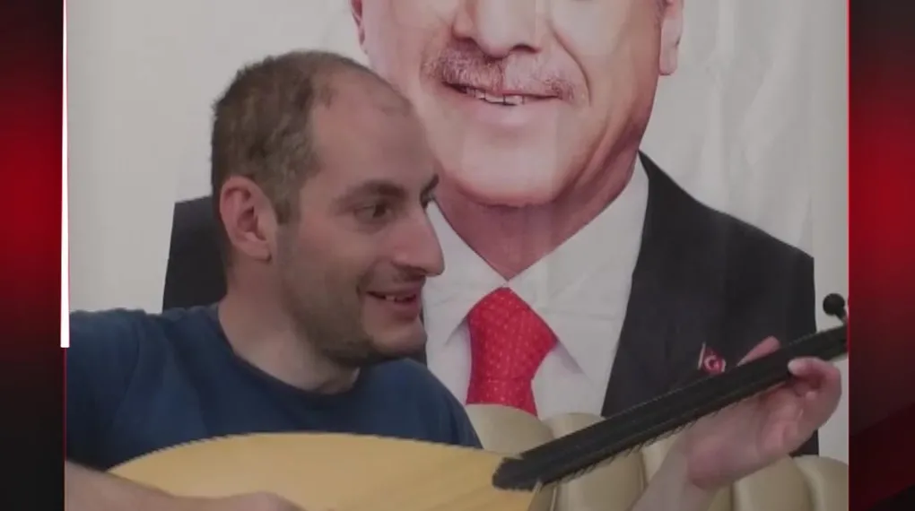 ERDOĞAN SEVGİSİNİ SAZIYLA ANLATTI