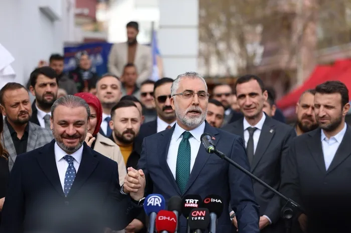 son-dakika-bakan-isikhan-acikladi-turkiyenin-en-borclu-belediyesi-ankara-prim-borclarini-bile-odeyemiyor-1711458487924.jpg Son dakika | Bakan Işıkhan açıkladı! Türkiye'nin en borçlu belediyesi Ankara! Prim borçlarını bile ödeyemiyor - 2