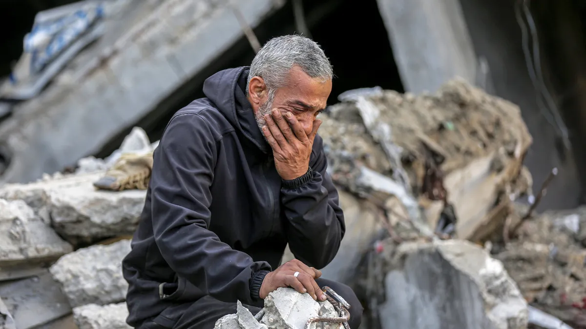 İsrail işgal güçlerinden Gazze'ye hava saldırısı